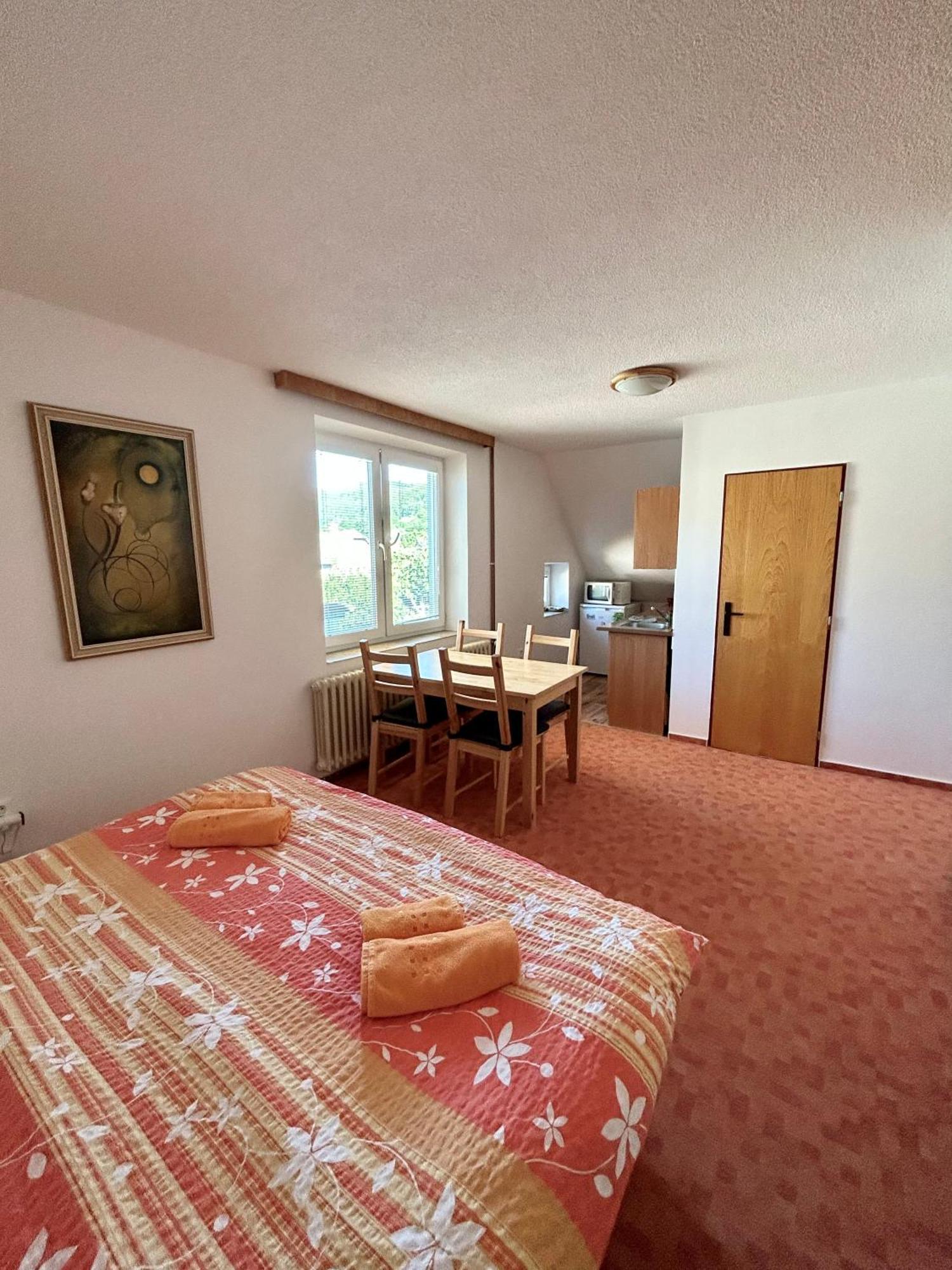 Apartmama Lipova Exterior photo